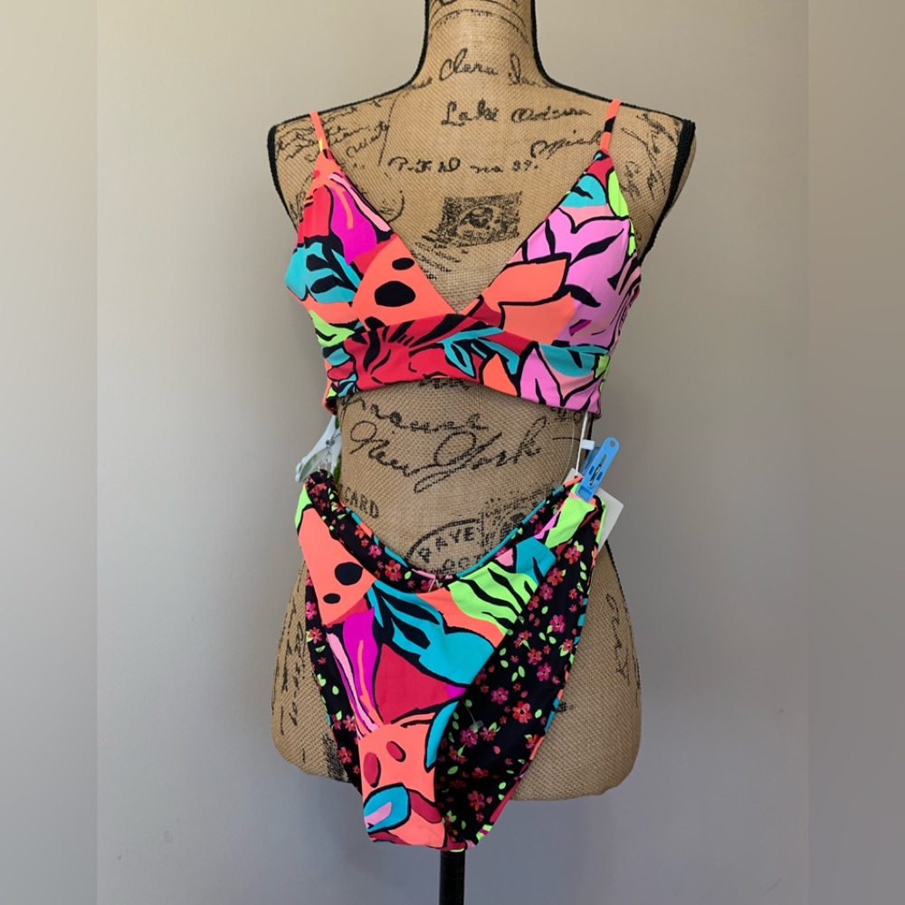 MAAJI bold floral reversible (2) piece 82% polyamide bikini size Small NWT